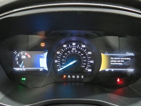 Used 2018 Ford Fusion SE w/ Equipment Group 201A FWD image 16