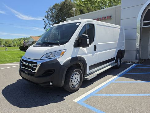 Used 2025 RAM ProMaster 2500 w/ U-Haul Equipment Group FWD image 9