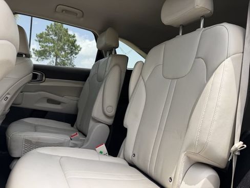Used 2023 Kia Sorento EX FWD image 21