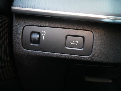 Used 2020 Volvo XC90 T6 Momentum image 26