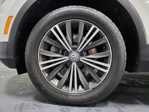 Used 2018 Volkswagen Tiguan SEL w/ 3rd Row Seat Package AWD/4WD image 5