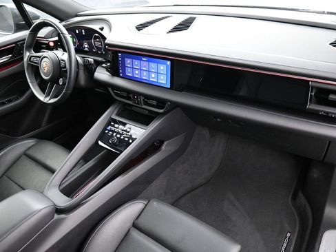 Certified 2025 Porsche Macan 4S Electric AWD/4WD image 29