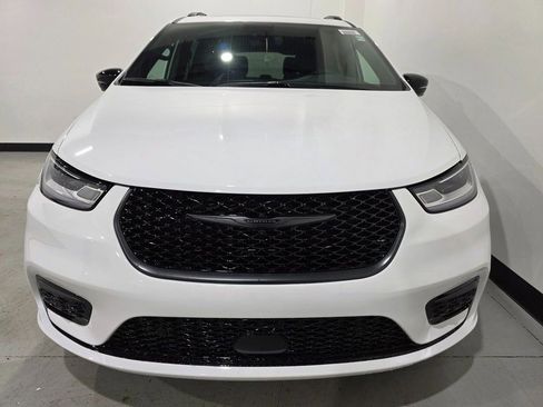 New 2026 Chrysler Pacifica Limited w/ S Appearance Package image 10