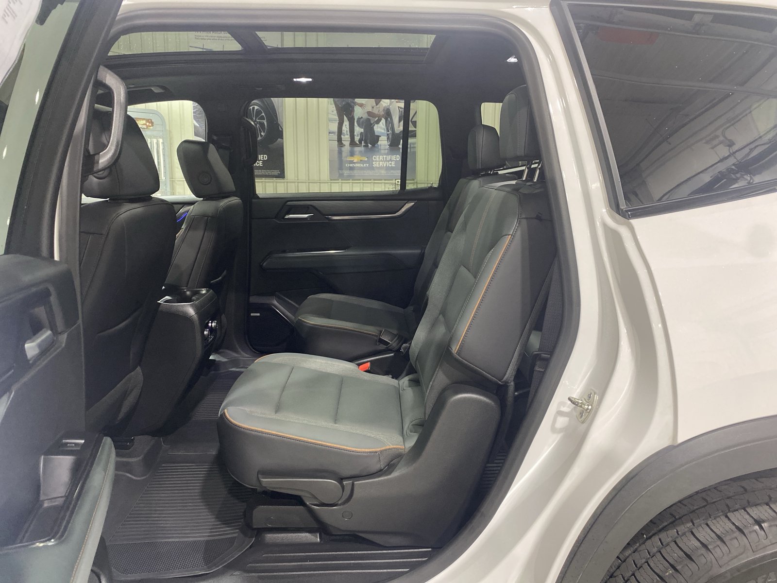 Used 2024 GMC Acadia AT4 w/ Luxury Package AWD/4WD image 16
