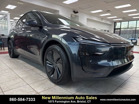 Used 2026 Tesla Model Y Long Range image 3