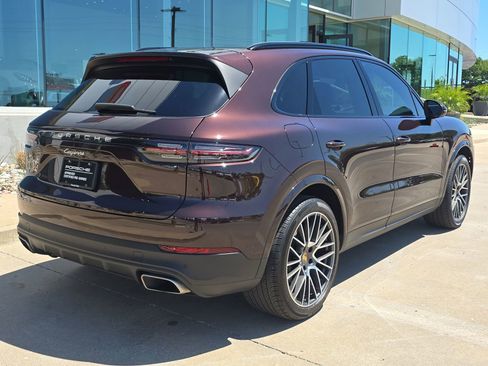 Certified 2023 Porsche Cayenne AWD/4WD image 7