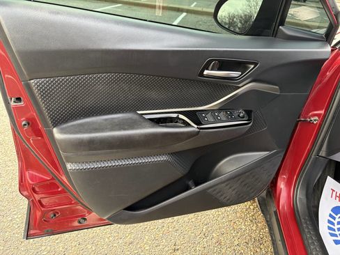Used 2019 Toyota C-HR XLE image 32