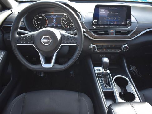 Used 2024 Nissan Altima 2.5 SV image 19