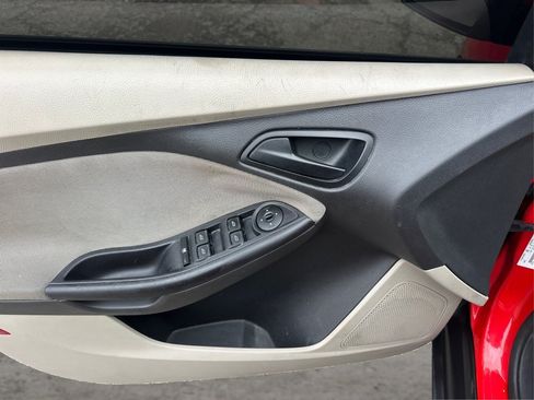 Used 2012 Ford Focus SE FWD image 28