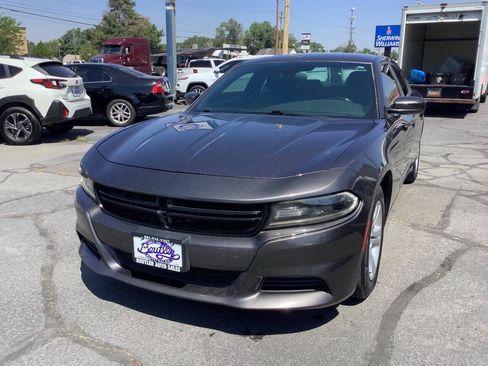 Used 2019 Dodge Charger SXT w/ Travel & Safety Group RWD image 3
