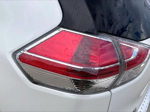 Used 2016 Nissan Rogue SV w/ SV Premium Package FWD image 28