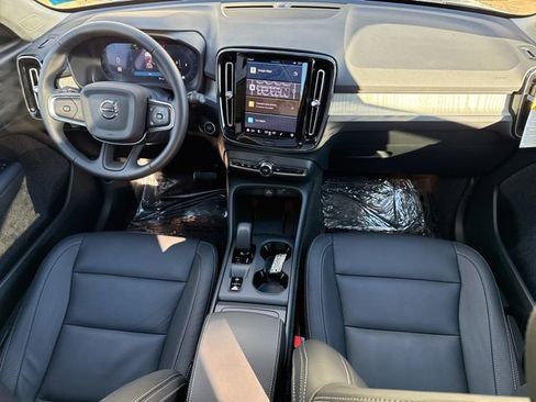 Certified 2025 Volvo XC40 B5 Core w/ Protection Package Premier image 12