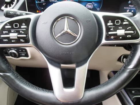 Used 2021 Mercedes-Benz GLA 250 4MATIC image 25