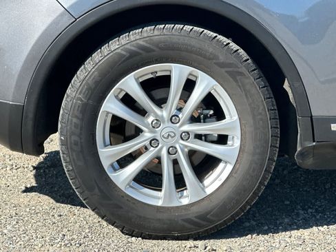 Used 2017 INFINITI QX70 w/ Premium Package image 31