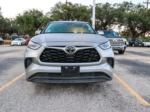 Used 2021 Toyota Highlander L FWD image 4