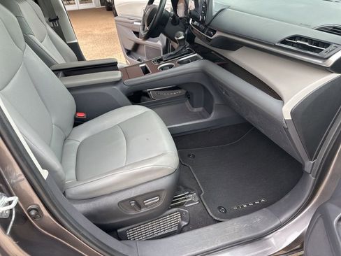 Used 2023 Toyota Sienna XLE w/ XLE Plus Package image 19