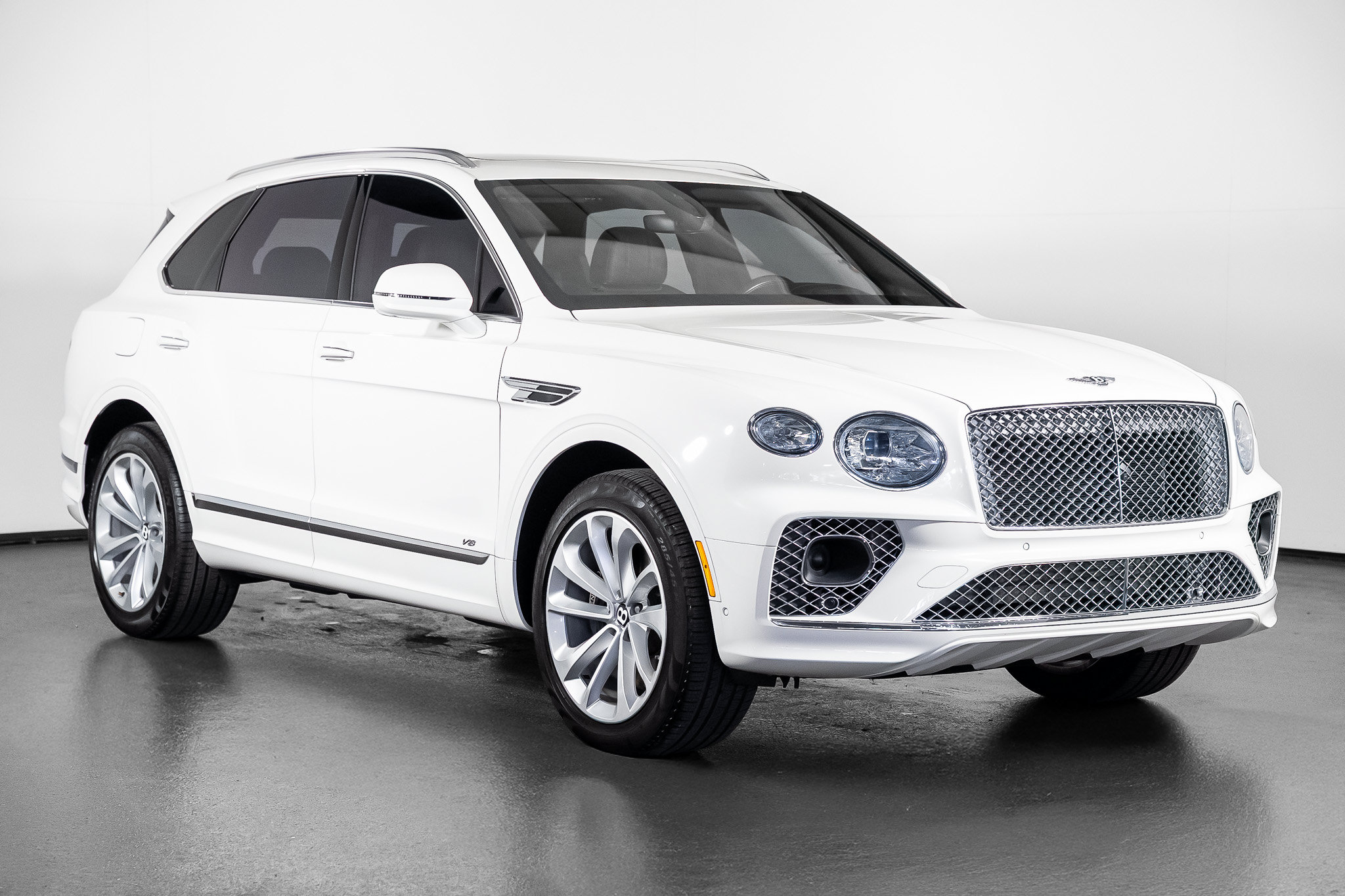 Used 2022 Bentley Bentayga AWD/4WD image 36