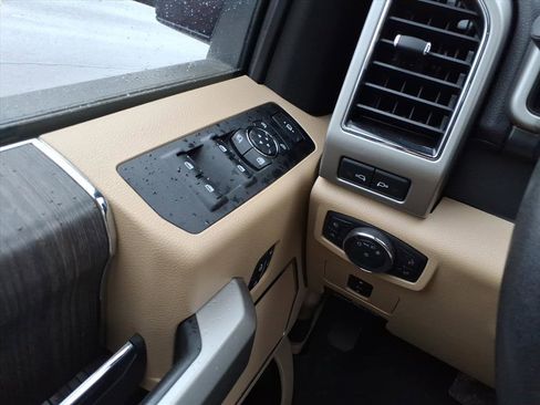 Used 2020 Ford F350 Lariat w/ Chrome Package image 22