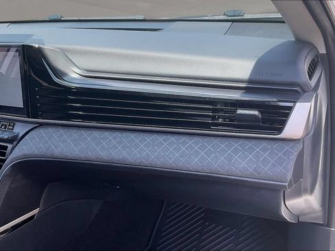 Used 2025 Toyota Camry XLE FWD image 25