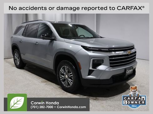 Used 2024 Chevrolet Traverse LT image 1