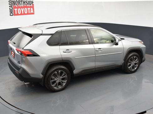 Used 2022 Toyota RAV4 XLE Premium image 23