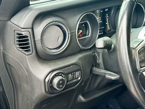 Used 2020 Jeep Gladiator Overland w/ Popular Equipment Package image 11