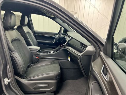 New 2026 Jeep Grand Cherokee Altitude AWD/4WD image 21