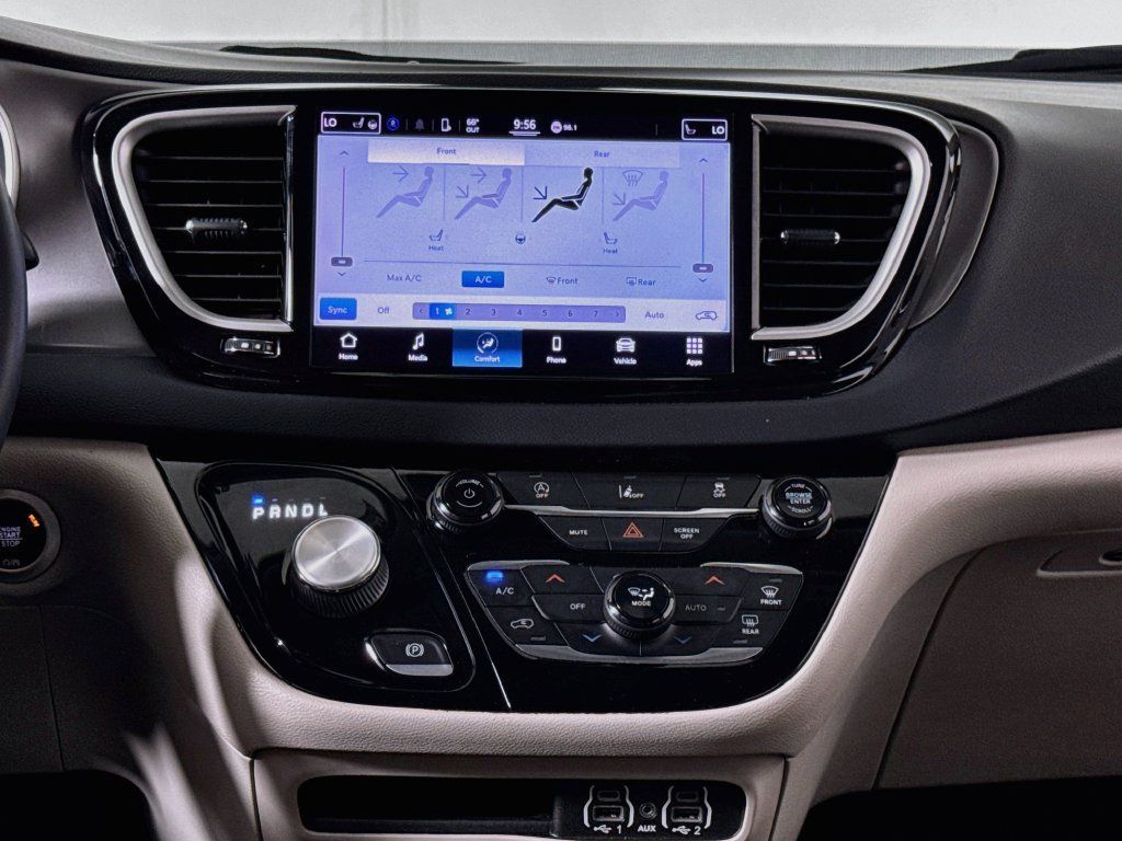Used 2022 Chrysler Pacifica Touring-L FWD image 14