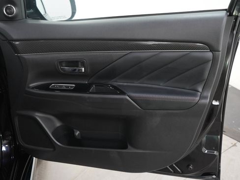 Used 2022 Mitsubishi Outlander 4WD Plug-In Hybrid image 12
