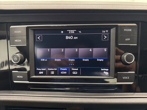 Used 2024 Volkswagen Jetta SE FWD image 14