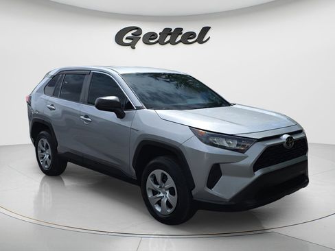 Used 2022 Toyota RAV4 LE FWD image 2