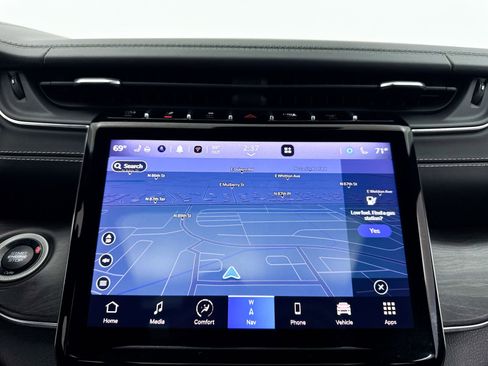 Used 2021 Jeep Grand Cherokee L Overland w/ Luxury Tech Group IV RWD image 5