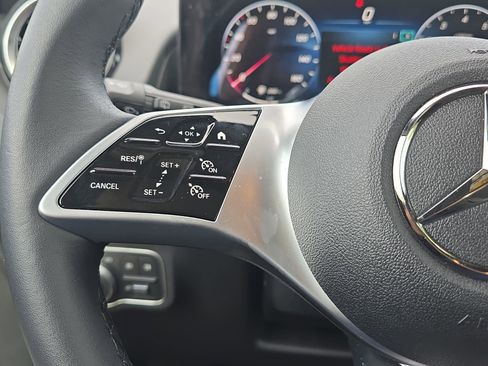 Used 2025 Mercedes-Benz GLB 250 image 17