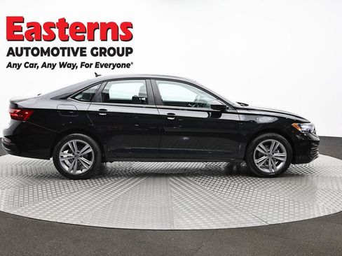 Used 2024 Volkswagen Jetta SE FWD image 3