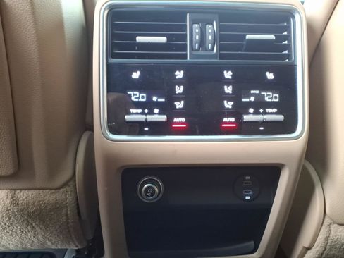 Used 2023 Porsche Cayenne Platinum Edition AWD/4WD image 20