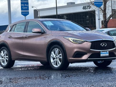 Used 2017 INFINITI QX30 image 6