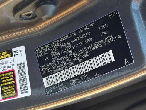 Used 2024 Toyota Highlander XSE FWD image 33