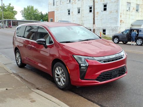 New 2027 Chrysler Pacifica Select w/ Family Tech Group AWD/4WD image 3