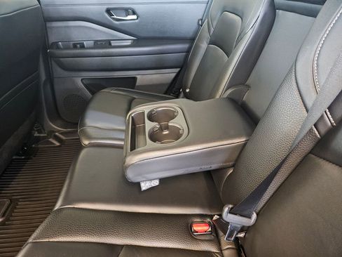 Used 2023 Nissan Pathfinder SL AWD/4WD image 28