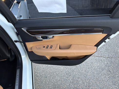 Used 2018 Volvo S90 T5 Momentum w/ Convenience Package image 31