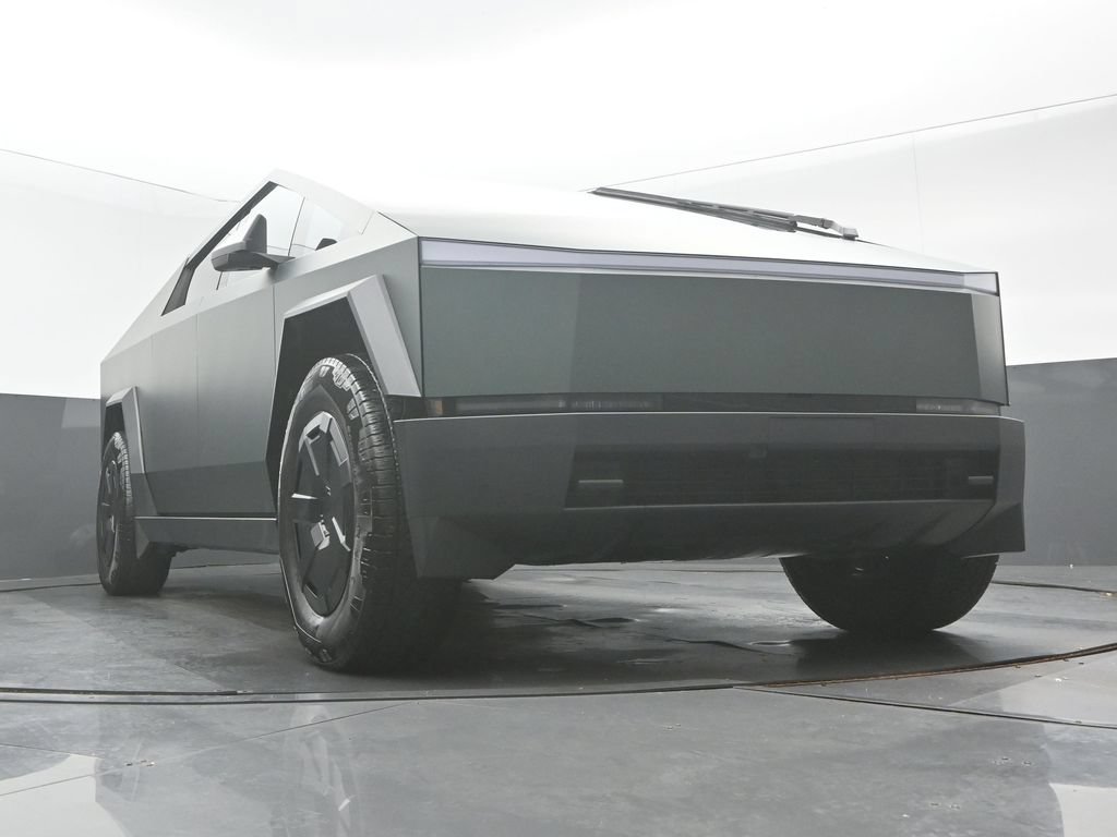 Used 2024 Tesla Cybertruck AWD Crew Cab image 9