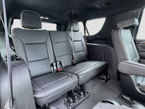 Used 2023 Chevrolet Suburban Premier AWD/4WD image 31