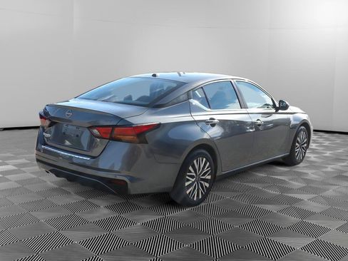Used 2023 Nissan Altima 2.5 SV FWD image 8