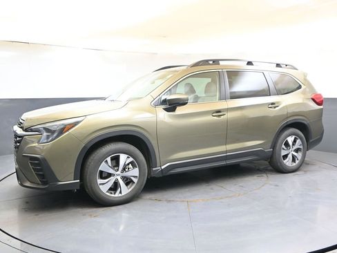 Used 2025 Subaru Ascent Premium AWD/4WD image 2