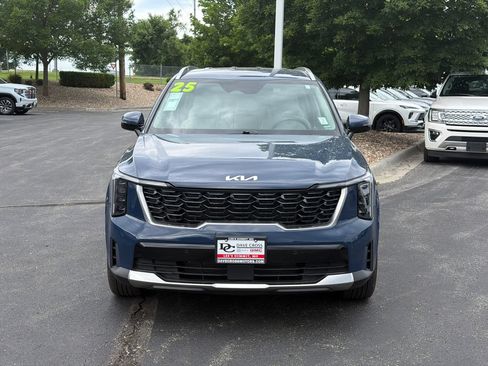 Used 2025 Kia Sorento S AWD/4WD image 2