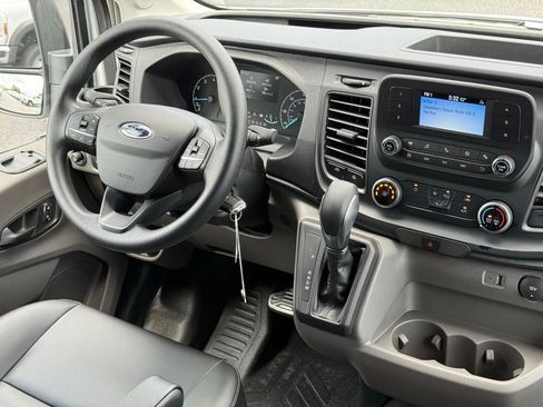 New 2025 Ford Transit 250 148 Medium Roof image 18
