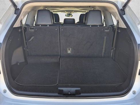 Used 2022 Toyota Highlander XLE image 18