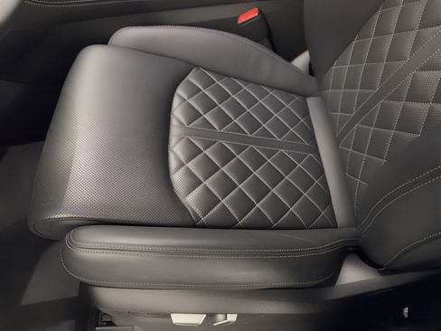 Used 2025 Audi SQ7 Prestige w/ Prestige Package image 16