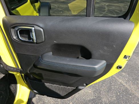 Used 2023 Jeep Wrangler Unlimited Rubicon 4xe w/ Cold Weather Group AWD/4WD image 17