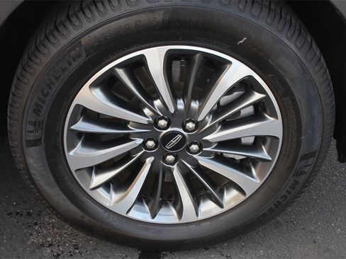 Certified 2022 Lincoln Nautilus Reserve image 24